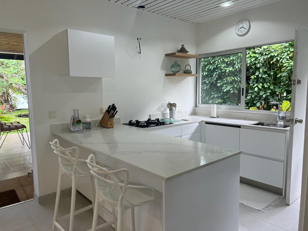 Cuisine contemporaine bois massif Tahiti